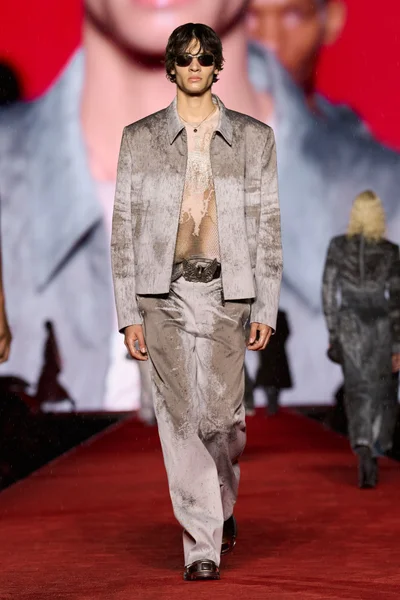 Look 24
